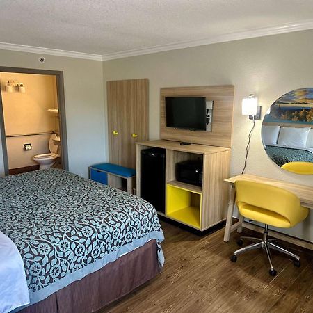 Days Inn By Wyndham Houston East Luaran gambar