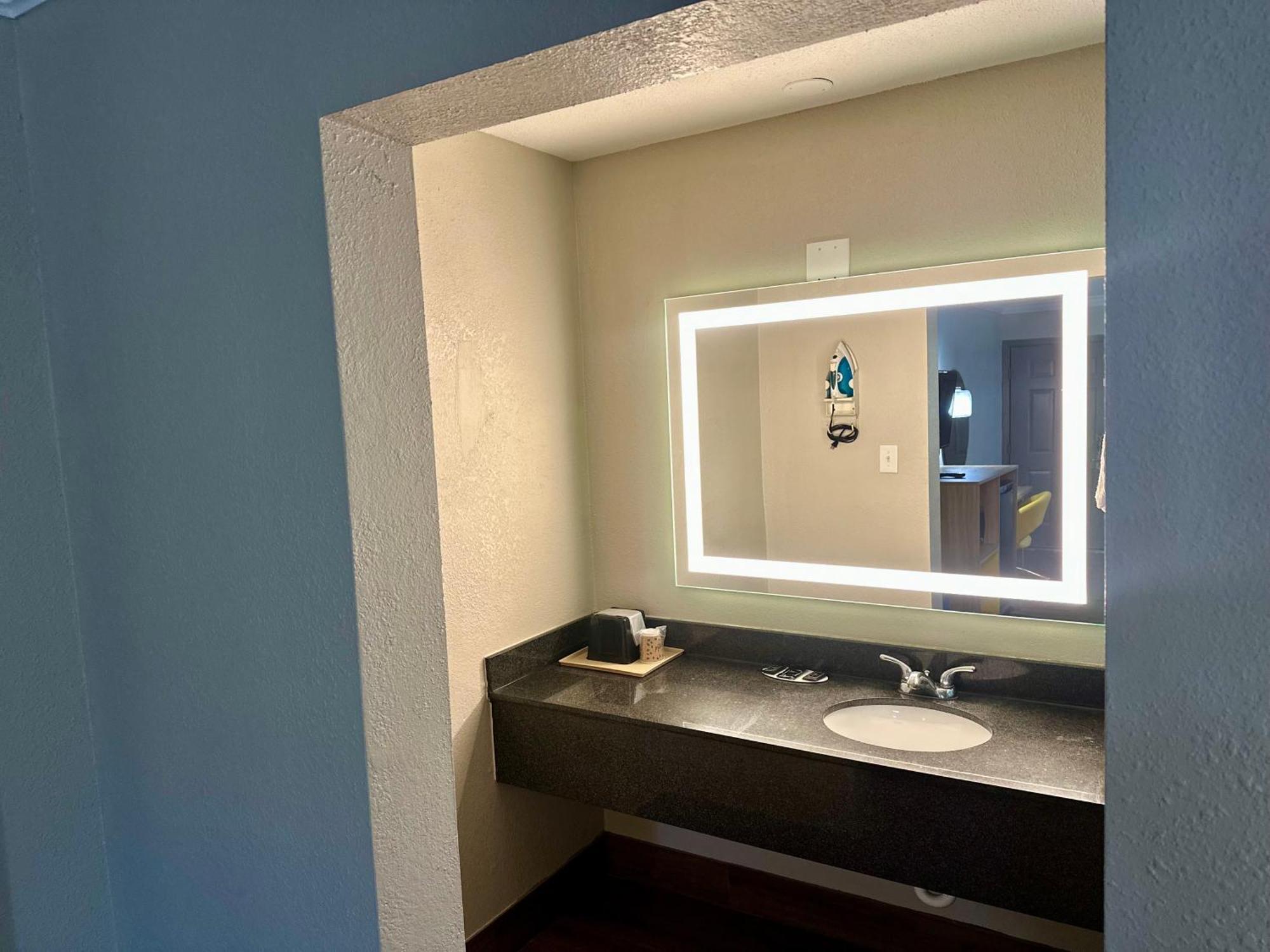 Days Inn By Wyndham Houston East Luaran gambar