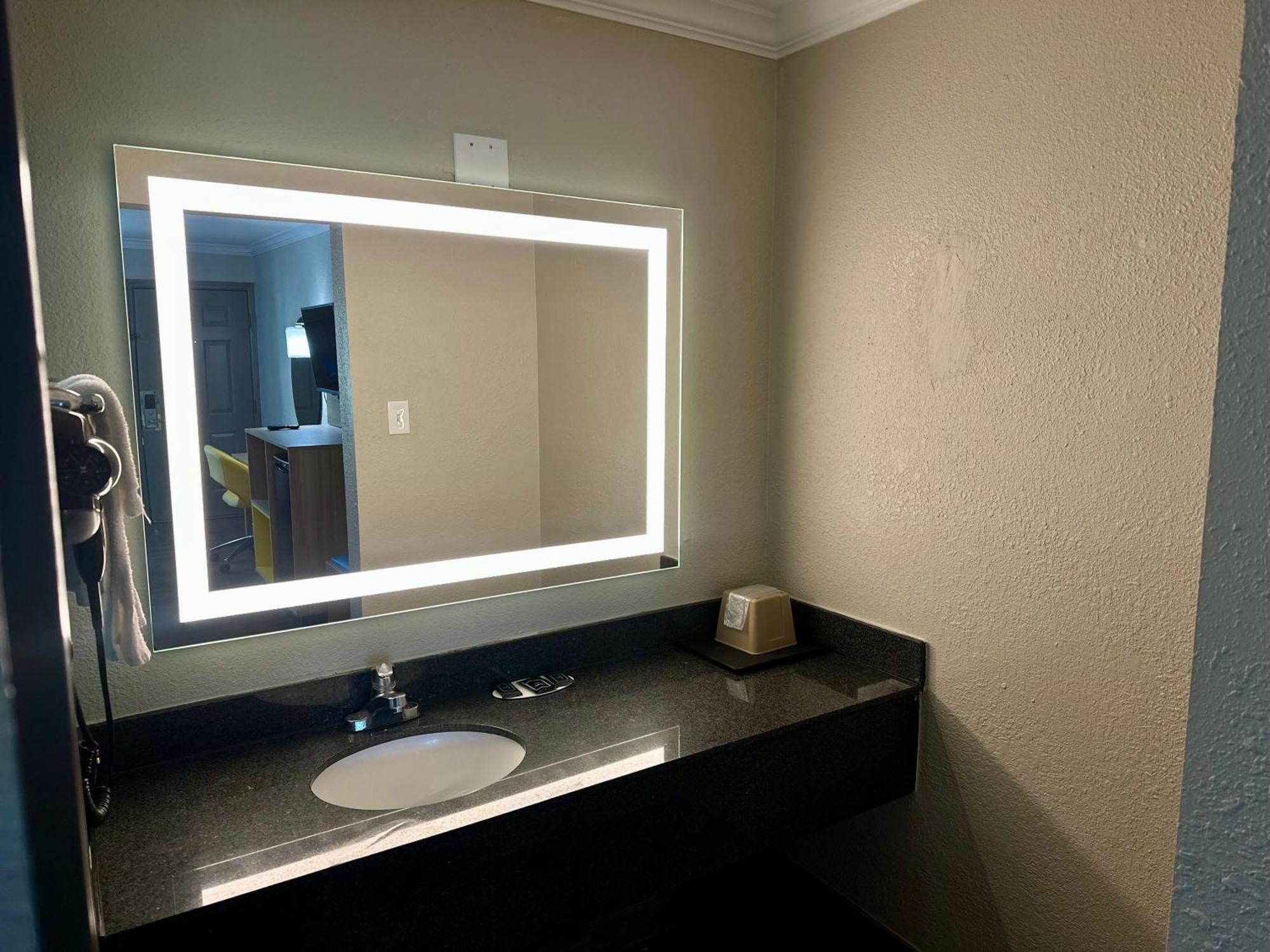 Days Inn By Wyndham Houston East Luaran gambar