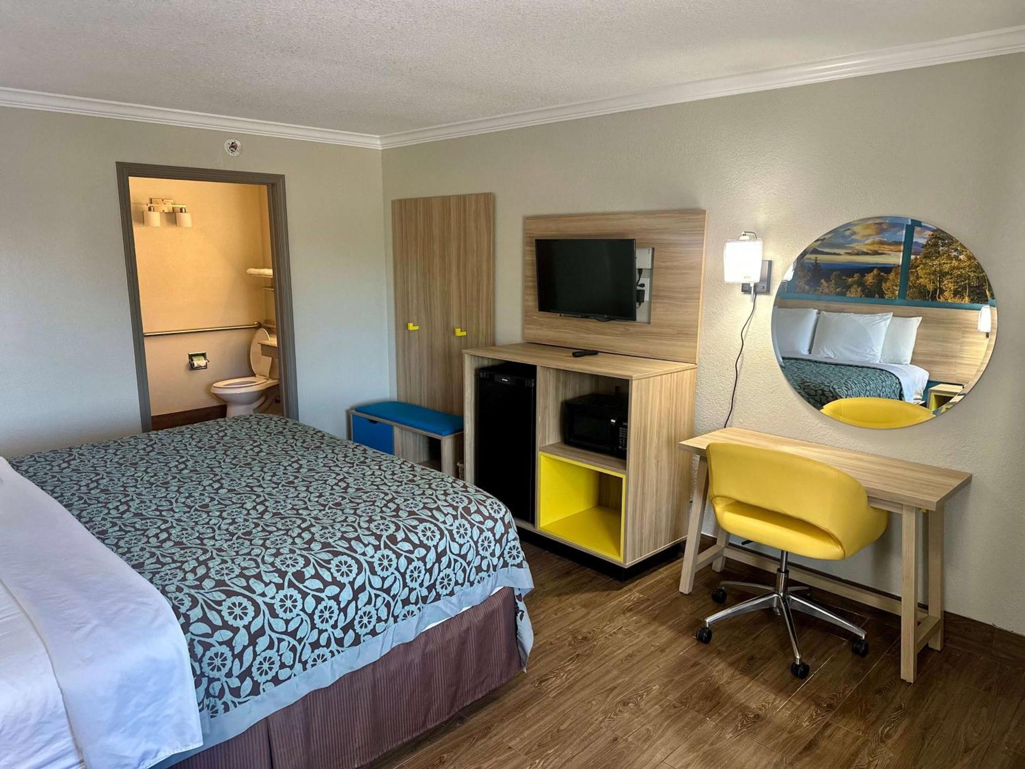 Days Inn By Wyndham Houston East Luaran gambar